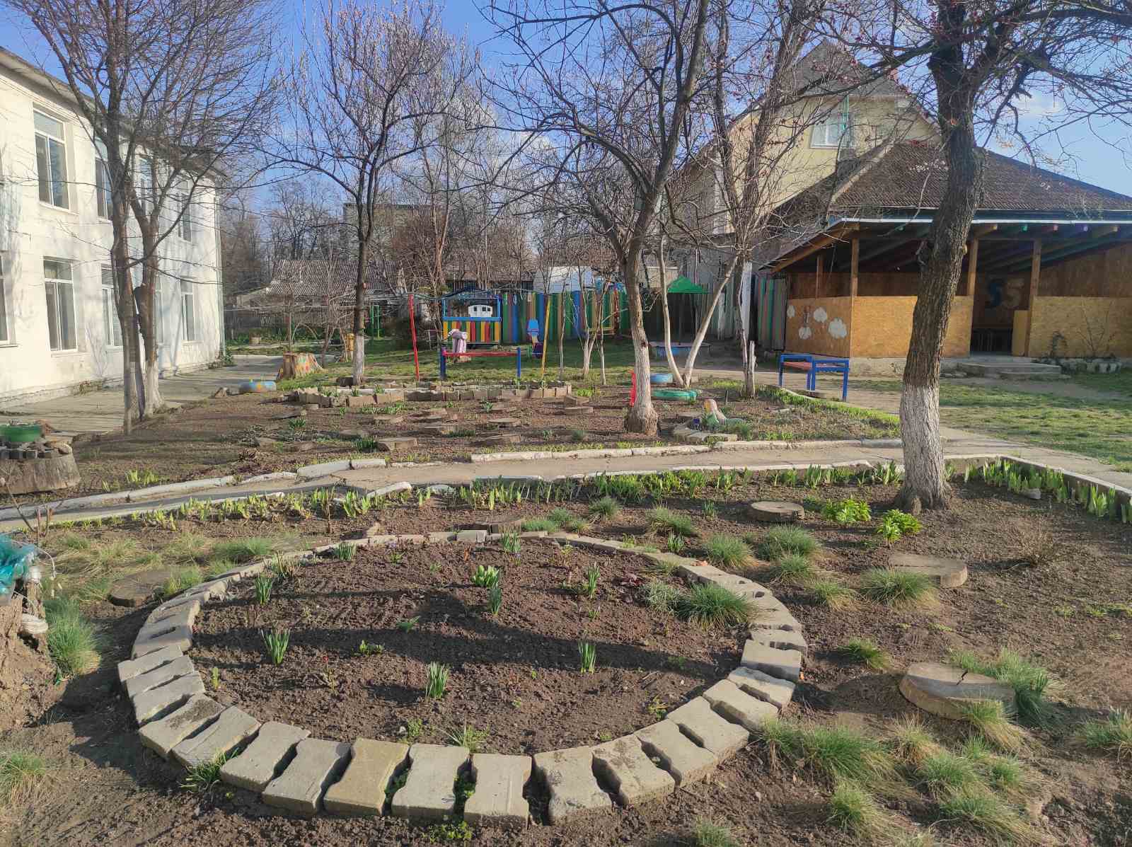 Salubrizarea de primăvară continuă